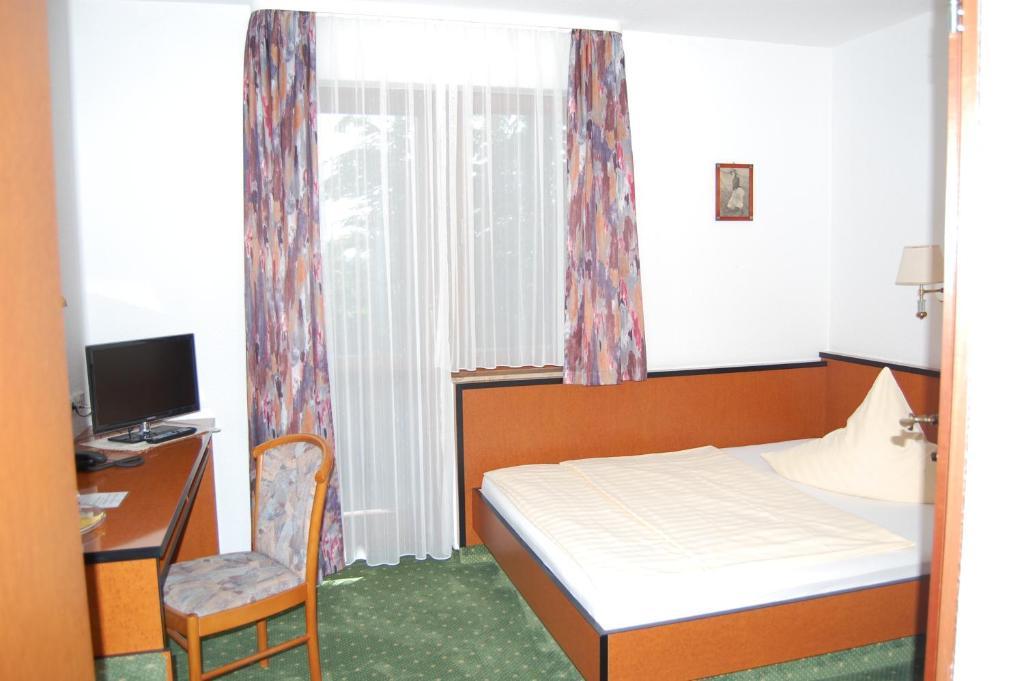 Hotel Zum Nussbaum Dresden Room photo